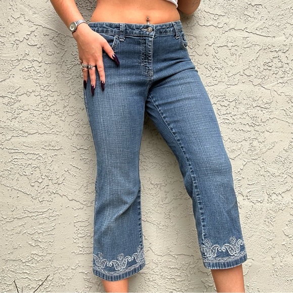 Vintage Y2k Embroidered Lee Capris - Picture 6 of 10